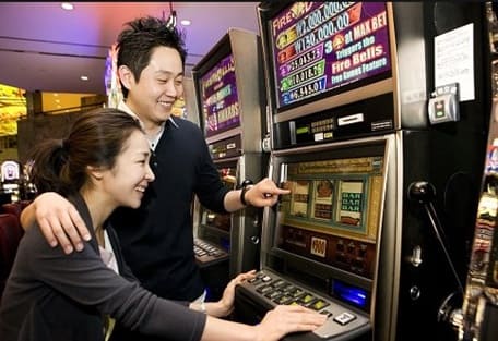 the individuals 슬롯분석 employed in a casino’s workforce
